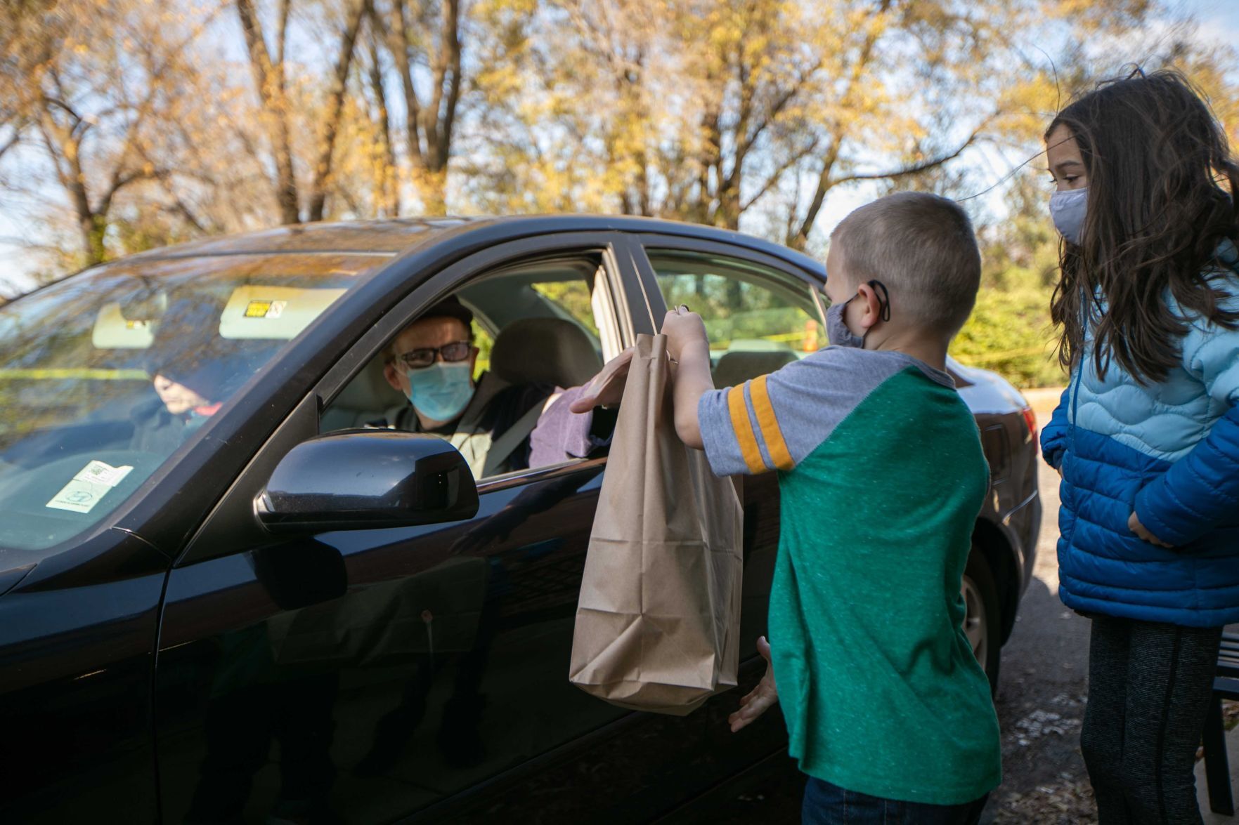 St. Luke's United Methodist Church gives drive-through Thanksgiving meals